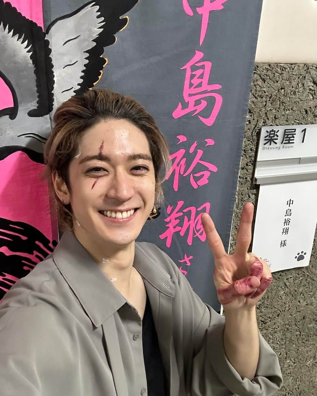 中島裕翔さんのインスタグラム写真 - (中島裕翔Instagram)「🐈 Oct. 9 We were able to successfully complete all 35 performances of "Higeyo, Saraba" in Tokyo and Osaka.  Thank you soooooo much for coming and supporting.  And thank you for the amazing work and friends I’ve met.   #yutogenic #japaneseactor  #ひげよさらば #HigeyoSaraba #ナナツカマツカ #蓬莱竜太 #柄本時生 #音月桂 #忍成修吾 #石田佳央 #一ノ瀬ワタル #屋比久知奈 #江原パジャマ #小口隼也 #田原靖子 #月那春陽 #益田恭平 #松田佳央理 #河野顕斗  #渡邊真砂珠 #中村梅雀」10月11日 21時14分 - iam_yuto_nakajima