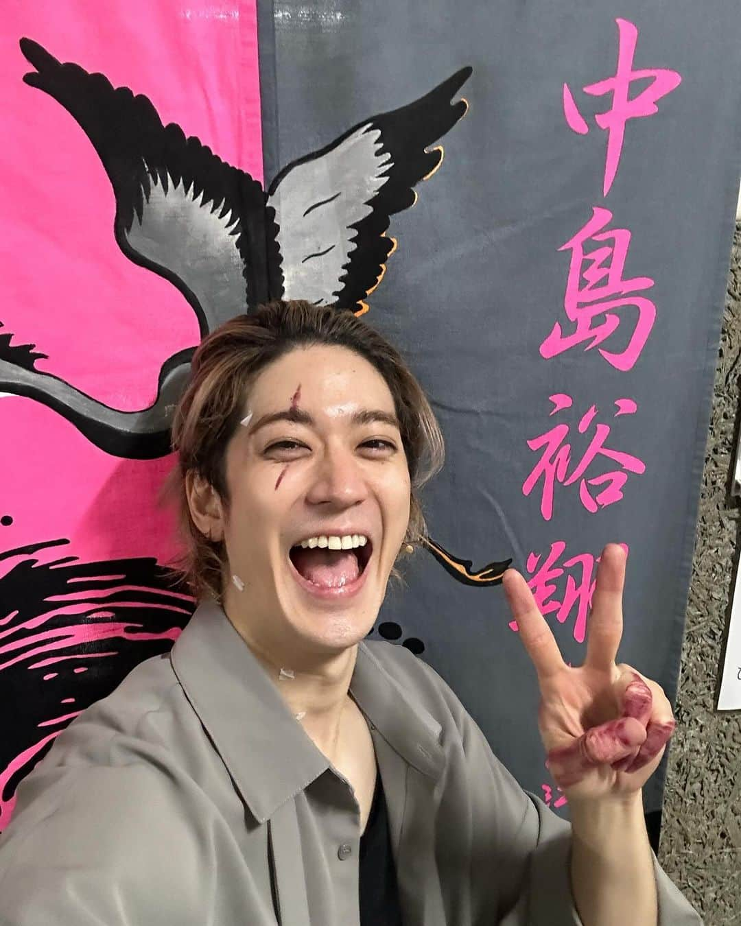 中島裕翔さんのインスタグラム写真 - (中島裕翔Instagram)「🐈 Oct. 9 We were able to successfully complete all 35 performances of "Higeyo, Saraba" in Tokyo and Osaka.  Thank you soooooo much for coming and supporting.  And thank you for the amazing work and friends I’ve met.   #yutogenic #japaneseactor  #ひげよさらば #HigeyoSaraba #ナナツカマツカ #蓬莱竜太 #柄本時生 #音月桂 #忍成修吾 #石田佳央 #一ノ瀬ワタル #屋比久知奈 #江原パジャマ #小口隼也 #田原靖子 #月那春陽 #益田恭平 #松田佳央理 #河野顕斗  #渡邊真砂珠 #中村梅雀」10月11日 21時14分 - iam_yuto_nakajima