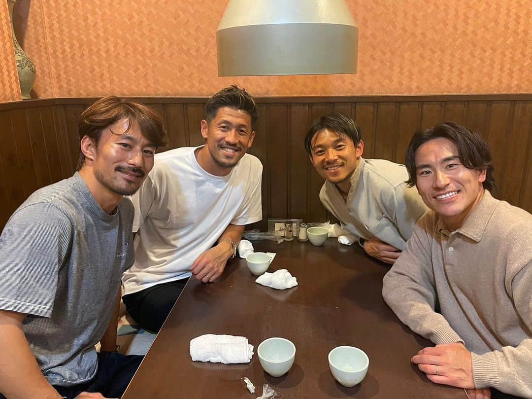 新井章太のインスタグラム：「家長会🧔🏽‍♂️🧔🏽‍♂️🧔‍♂️👦  アッくんごっさんでした🙏  #家長昭博 #新井章太 #阿部浩之 #登里享平」