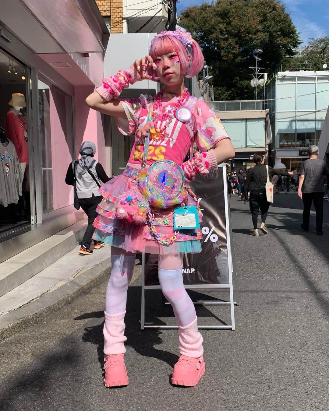 FRUiTSのインスタグラム：「10/2023 @u_inkzzz  in Harajuku Hunter: @aoki_street.1985」