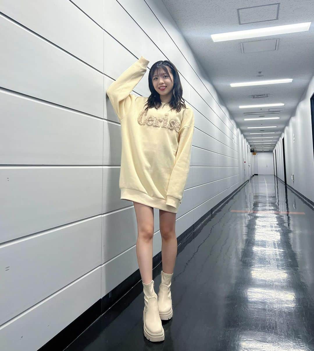 貞野遥香のインスタグラム：「あざとスウェットワンピ☁‪‪🧸🫧‪ ⁡ かあいい〜♡ 裏起毛なのでめちゃめちゃあったかいんです🪄 ⁡ #ootd #低身長コーデ #全身コーデ #ファッション #fashion #私服 #eimy #eimyistore #エイミーイストワール #アイドル #idol #nmb48」