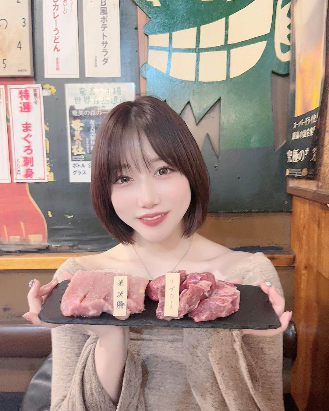 小湊優香さんのインスタグラム写真 - (小湊優香Instagram)「NIKU‼️  食べ放題最高👍 池袋の芸術劇場近くにある 300boneさんに行ってきた〜🍖  人気のプレミアムステーキ食べ放題コースは、牛や豚はもちろん、ジビエも楽しめますっ🤤 普通の食事やデザートまで食べ放題でした！  米沢豚とバナナフライ美味しかった🤤💓  #PR #300bone    #自撮り  #ショートカット #ショートカット女子   #cosplay  #cosplaygirl #グラビア #gravure  #gravureidol #被写体 #撮影モデル #サロンモデル    #イベントコンパニオン  #model  #作品撮り #photography  #时装#自拍#照片#粉我##팔로우환영#팔로우미#셀카그램 #お尻フェチ  #美尻 #色白 #むちむち  #ビジョビ @b_b_j.j」10月11日 21時20分 - y.miranic