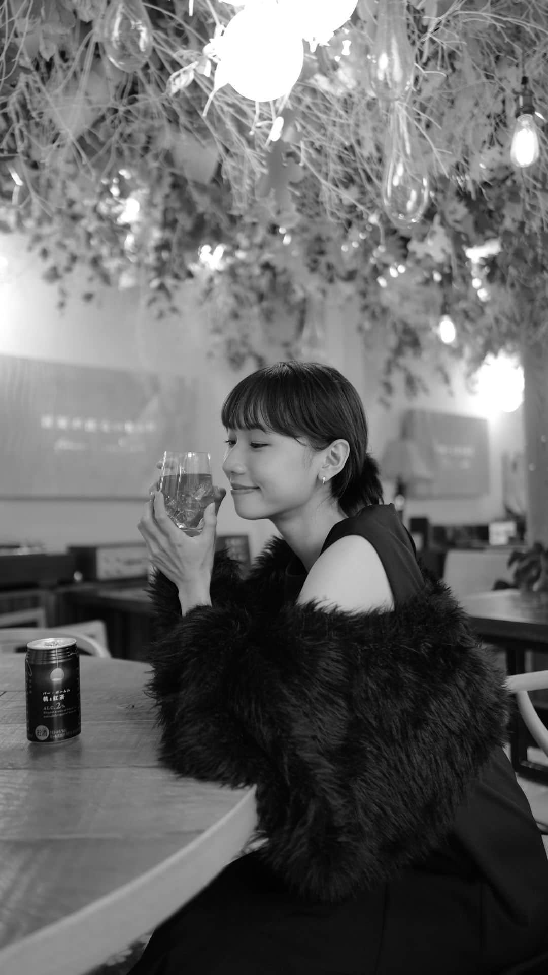 seikaのインスタグラム：「しっぽり1人のみ🍷 BAR Pomum ×TREE by NAKED “言葉が出ない BAR”へ "静かに飲みたい人のお酒”ということで、 素敵な空間で不思議な空間で特別な時間を過ごしました。 私は桃の味が好きで、 改めてお家でゆっくりしっぽり飲もうっと🍑 ※お酒は20歳になってから。☝️  #言葉が出ないBAR #BARPomum #バーポームム #今夜わたしは静かに飲みたい #PR」