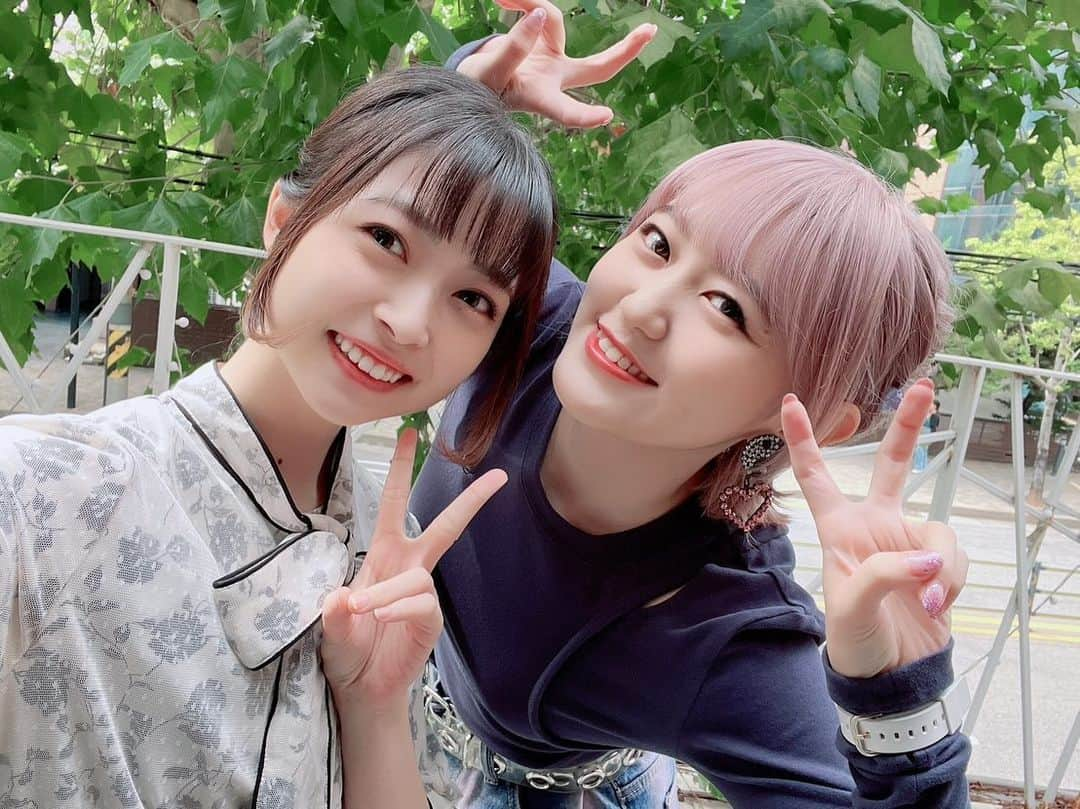 高木美佑さんのインスタグラム写真 - (高木美佑Instagram)「2023.10.07 🇰🇷💗  KIMCHIKURA with ILLUSTAR Fes.  韓国でのイベントキムチクラは半年ぶり2度目の出演！！ こんなに早くまた会えるとはっ🥹 今回もめちゃめちゃ楽しませていただきました🌟  前回とは違って韓国の同人イベント内での開催！ 日本のイベントで例えるとコミケの中にAnimeJapanのステージがある感じ？のイメージで 開放感のある雰囲気でのDJでした☺️🎧  暖かいファンの皆さんとサイン会でたくさんお話できて ほんちゃんとまゆしぃのカバーライブで耳が幸せになって ナムさん司会のトークショーもあっという間でした😆  ピタピタトップスとブリーチデニムは 前乗り観光中に買ったやつ💗 ヘアメイクも可愛くしていただいたよ🎀  思い出いっぱい😌 また来れますように〜〜🙏  #김치쿠라 #キムチクラ #일러페스」10月11日 21時24分 - miyu_takagi