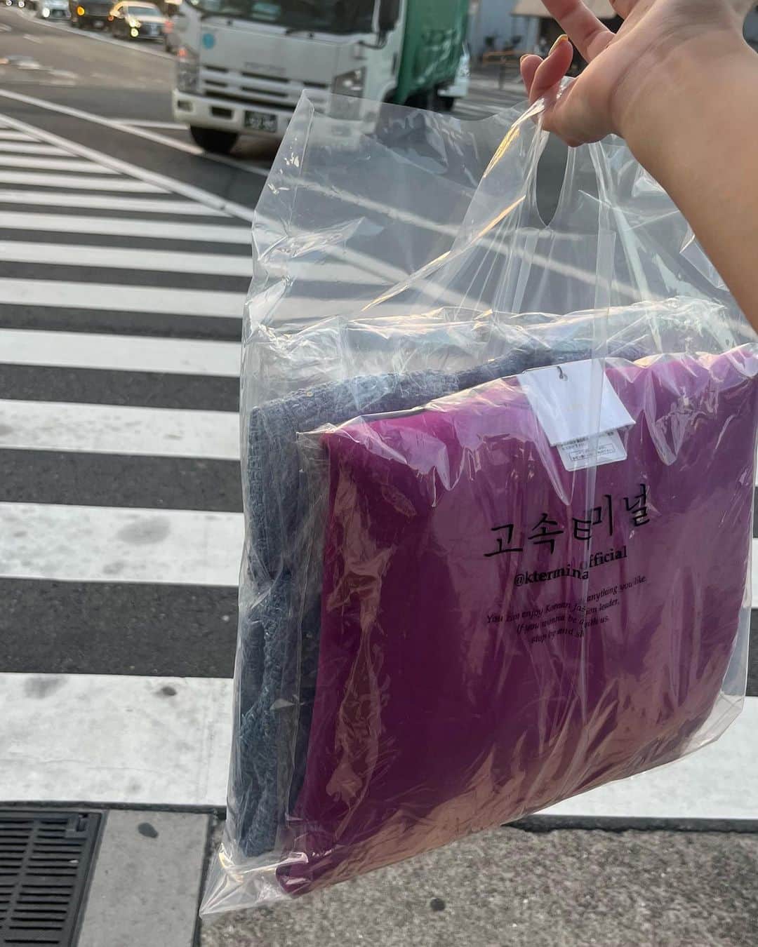 Madoka Yamamotoさんのインスタグラム写真 - (Madoka YamamotoInstagram)「擬似コリア🇰🇷鶴橋先生 JR鶴橋駅からメイン通り向かってく途中の高架下の韓国服屋さん、宝探しみたいな楽しさ🛍️5分ほどでさくっと2着買えた💸✨家帰ったら同じような服がもちろんあったよ🐲👍 ・ ・ #鶴橋#鶴橋観光#大阪観光#鶴橋コリアンタウン#韓国旅行#韓国プリクラ」10月11日 21時26分 - madochosu
