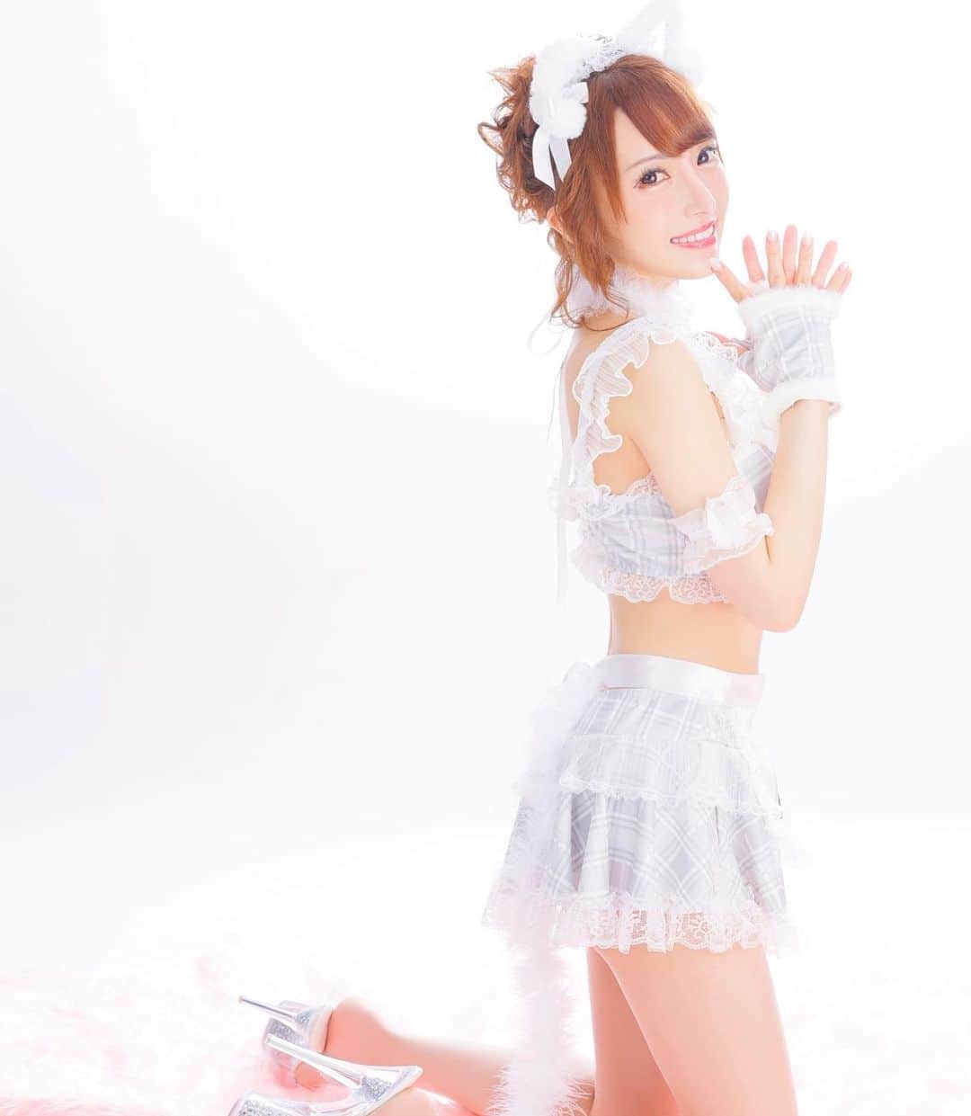 みくるんさんのインスタグラム写真 - (みくるんInstagram)「コスプレポーズ🤍✨  #japan#japanesegirl#l4l#キャバ嬢#コスプレ女子#cosplay」10月11日 21時26分 - milkurumin123