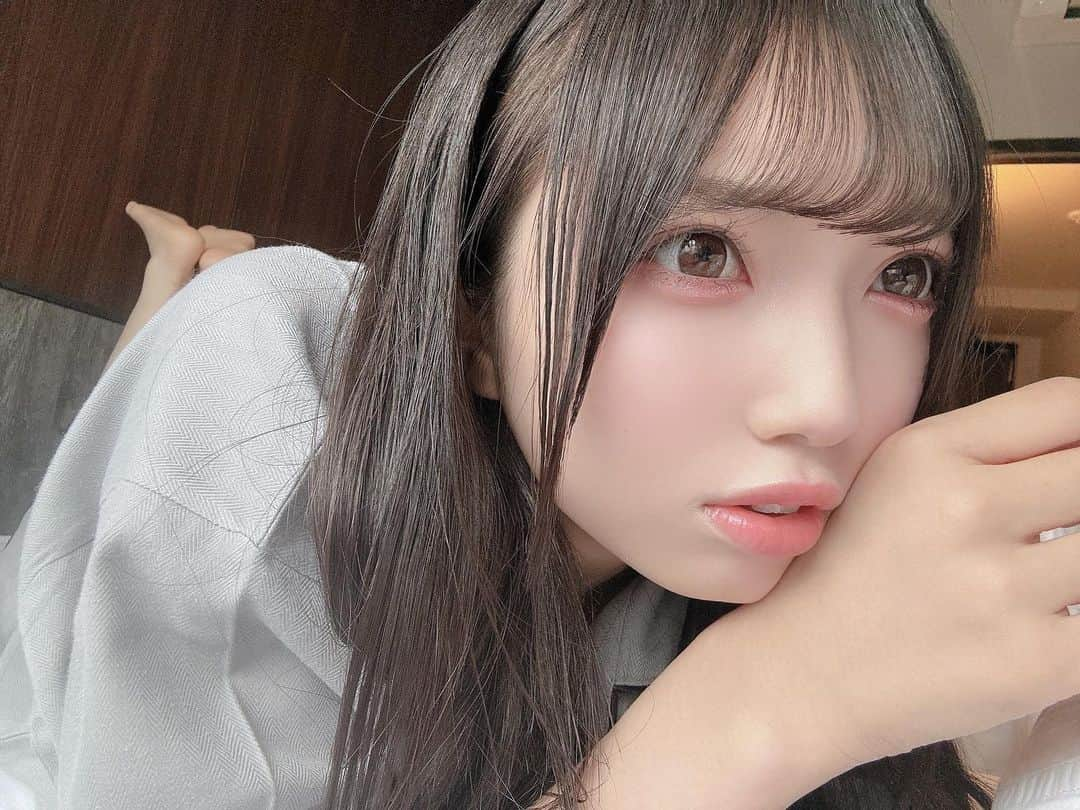 仁科茉彩さんのインスタグラム写真 - (仁科茉彩Instagram)「みんな朝の支度何分で出来るー？  自分は起きてからゴロゴロタイムがないと無理だから2時間前には起きたい所だけど大体1時間半前に起きること多い！  朝からゆっくりご飯とか食べたいけど気づいたら時間が迫ってて食べれないこと多い（т-т）  毎朝鏡とにらめっこして少しでも可愛くなるようにお化粧とかヘアアレンジしてるよ〜   #goodmorning  #photography  #photooftheday  #photo  #like  #likesforlike  #love  #selfie  #instagram  #instagood  #instadaily  #reelitfeelit  #instalike  #daily  #instadaily  #girl  #goodportraitworld  #ootd  #outfit  #follow  #followforfollowback  #followers  #パジャマ  #大阪  #osaka」10月11日 21時36分 - nankini58maaya