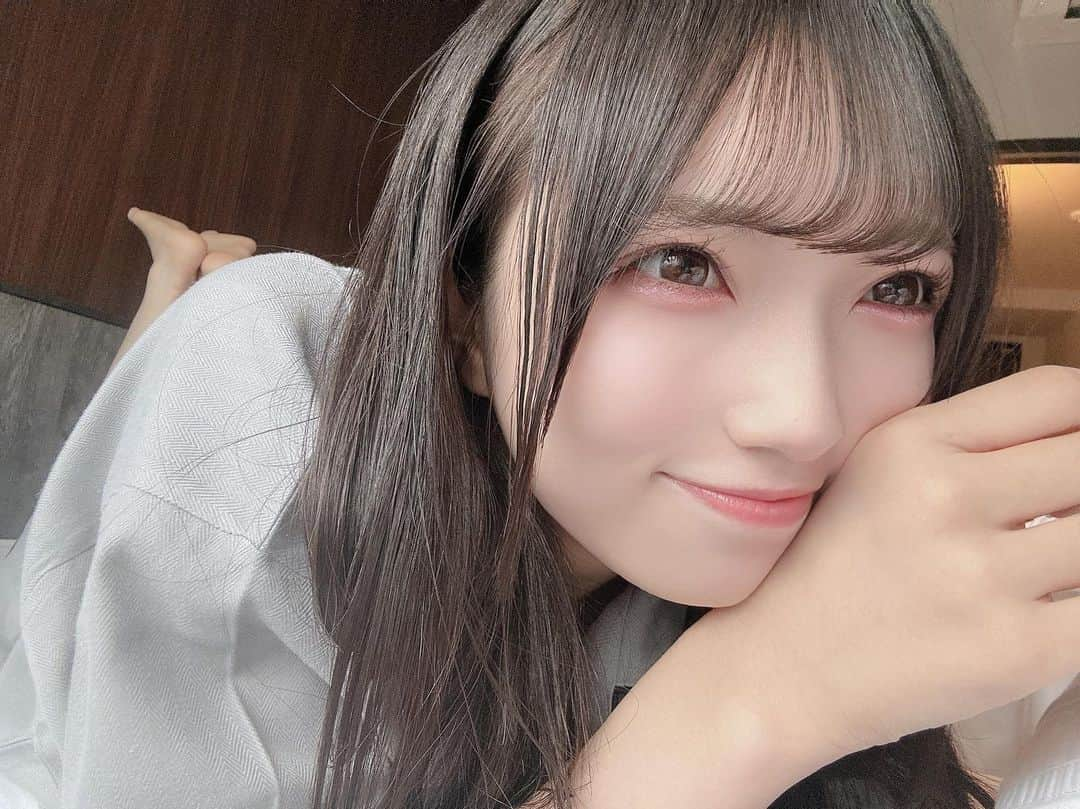 仁科茉彩さんのインスタグラム写真 - (仁科茉彩Instagram)「みんな朝の支度何分で出来るー？  自分は起きてからゴロゴロタイムがないと無理だから2時間前には起きたい所だけど大体1時間半前に起きること多い！  朝からゆっくりご飯とか食べたいけど気づいたら時間が迫ってて食べれないこと多い（т-т）  毎朝鏡とにらめっこして少しでも可愛くなるようにお化粧とかヘアアレンジしてるよ〜   #goodmorning  #photography  #photooftheday  #photo  #like  #likesforlike  #love  #selfie  #instagram  #instagood  #instadaily  #reelitfeelit  #instalike  #daily  #instadaily  #girl  #goodportraitworld  #ootd  #outfit  #follow  #followforfollowback  #followers  #パジャマ  #大阪  #osaka」10月11日 21時36分 - nankini58maaya