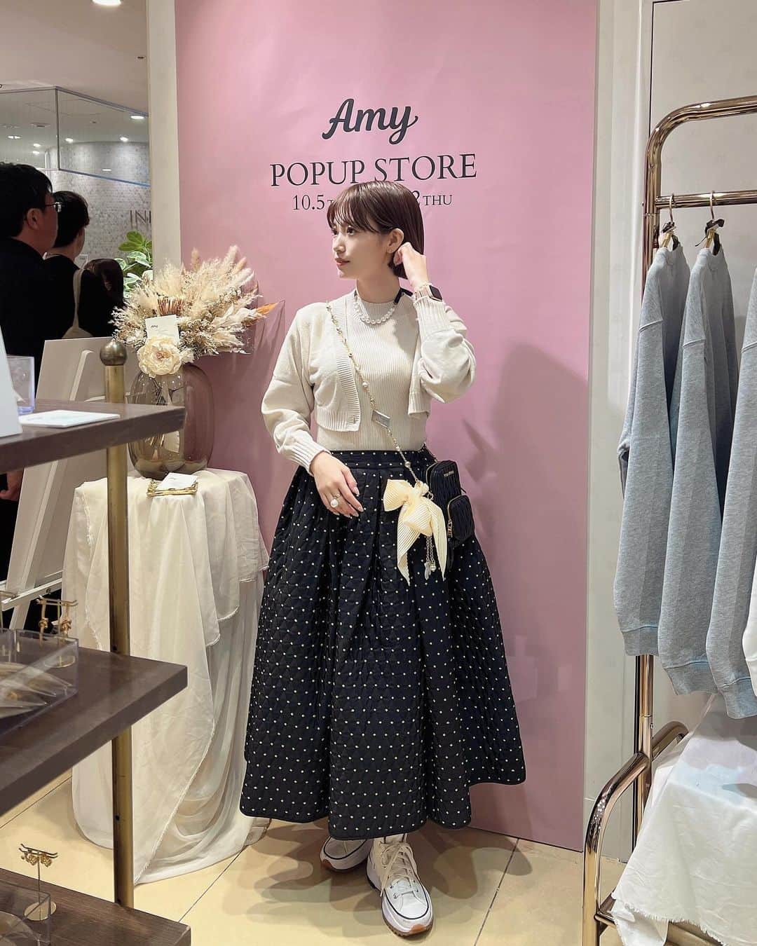 朝長美桜さんのインスタグラム写真 - (朝長美桜Instagram)「本日もご来店いただきありがとうございました❤︎❤︎ いよいよ明日で最終日！ popupが始まるといつもあっという間の一瞬で終わっちゃう気がします🥲  連日沢山会いに来て下さってありがとうございます🥰 Amyを直接手に取って見ていただけて、 嬉しそうに幸せそうにして下さる姿を見て私はこれからも頑張れる！っと活力になります😌🕊️ popupならではだなと実感しております。 最終日は、15:00〜21:00で店頭にいます❤︎ お待ちしております❤︎  #Amy#Amyaccessory」10月11日 21時36分 - miochan_0517