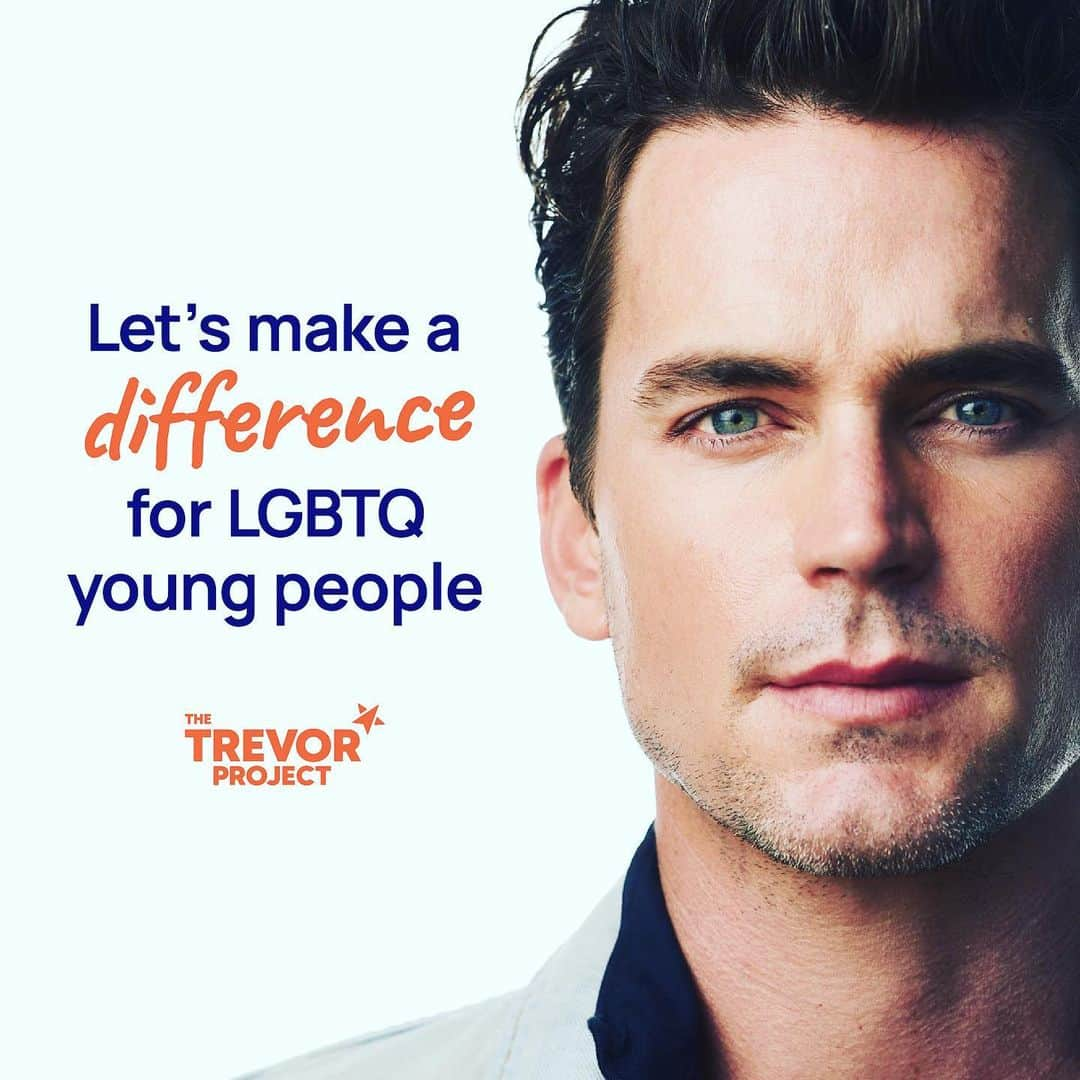 マット・ボマーのインスタグラム：「As I celebrate my birthday today, I also want to shine a spotlight on today’s observance of National Coming Out Day.     This National Coming Out Day comes amid a year that has seen over 650 anti-LGBTQ bills introduced in states across the U.S., many targeting LGBTQ young people, and transgender youth in particular.  More than ever, our young people need our love, support, and action to build a world where everyone can feel safe and unafraid to be their true selves.     To help me celebrate today, I'd love for you to consider joining me in giving a gift to @TrevorProject, an organization dedicated to providing vital support and resources to LGBTQ young people in crisis. Your contribution can help save young LGBTQ lives. Donate via the link in my bio!     For anyone who needs support in navigating their own coming out journey, The Trevor Project’s counselors are available 24/7 via phone, text or chat at TheTrevorProject.org/Get-Help.」