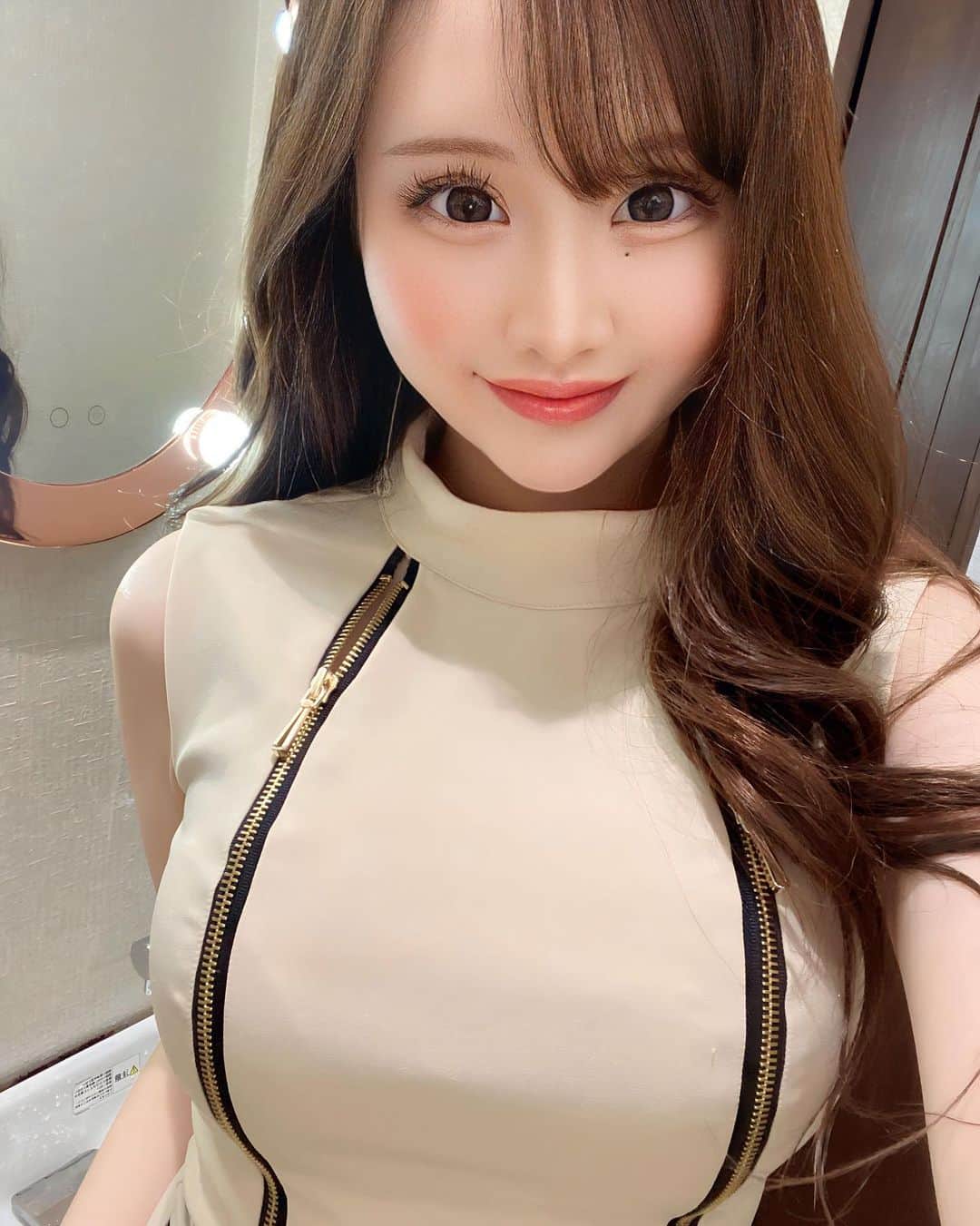 柊まりんさんのインスタグラム写真 - (柊まりんInstagram)「早朝に起きて円山公園にお散歩に行ってきた🐈🐾 ⁡ ⁡ ⁡ ⁡ ⁡ ⁡ ⁡ ⁡ ⁡ ⁡ ⁡ リスが2匹、追いかけっこしてるの見れたよ🐿✨️✨ ⁡ ⁡ ⁡ ⁡ ⁡ ⁡ ⁡ ⁡ ⁡ ⁡ ⁡ 散歩し終わったあと、自然いっぱいのベンチで日光浴気持ち良かったなぁ☀️🌳🍃 ⁡ ⁡ ⁡ ⁡ ⁡ ⁡ ⁡ ⁡ ⁡ ⁡ おみくじも大吉だったし今日も幸せな1日だなぁ🍀🤍」10月11日 21時33分 - fillia_marin_hiiragi