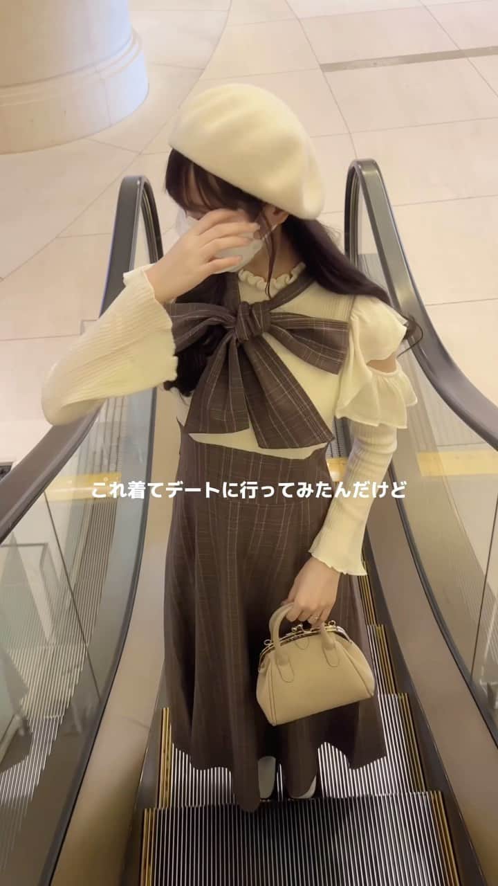 apres jour(アプレジュール) のインスタグラム：「【new arrival🎀】10/12(thu) 21:00〜 ⁡ 大人気だったボウタイのワンピースが 秋冬仕様になりました🍂 長袖のフレアスリーブで腕を細く長く♡ リボンは取り外しできるのでウエストに巻いても◎ アレンジを楽しめるアイテムです🎶 ⁡ チェック柄や花柄の色合いがシーズンムードを 高めてくれます❤︎ ⁡ ⁡ #ボウタイドッキングワンピース 商品番号🔎985149 サイズ…F/XL ￥5,595(taxin) ⁡ ⁡ こちらの画像はインスタ用に加工しておりますので、カラーの雰囲気が実際の商品と異なる場合がございます。 商品ページにてカラーのご確認をお願い致します。 ⁡ #ZOZOでしか買えない #アプレジュール #アプレ部」