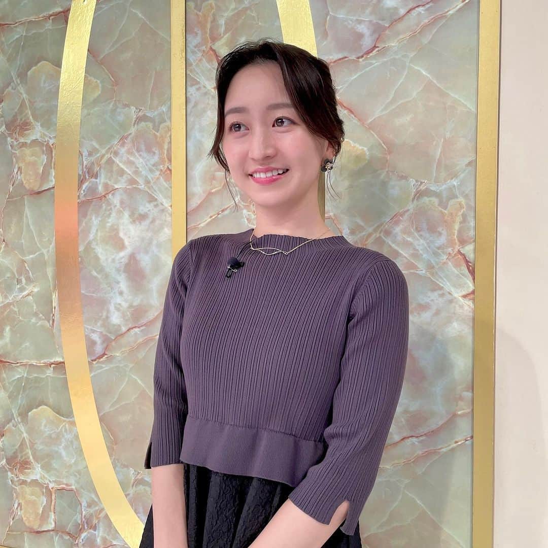 片渕茜さんのインスタグラム写真 - (片渕茜Instagram)「なんでも鑑定団衣装🌱 真っ青です！  昨日はギベオン隕石やロイヤルコペンハーゲンのアイスドームなど珍しいお宝が登場しましたね。 アイスドーム…響きだけでもう幸せです🤤  ① Tops&Skirt#rawfudge Jewelry&Hair ornaments #mignondebijoux (ミニョンドゥビジュー) Shoes #ダイアナ  ② One‐piece #cohina  Jewelry&Hair ornaments #mignondebijoux (ミニョンドゥビジュー) Shoes #ダイアナ  #なんでも鑑定団　#アナウンサー衣装」10月11日 21時39分 - akane_katafuchi