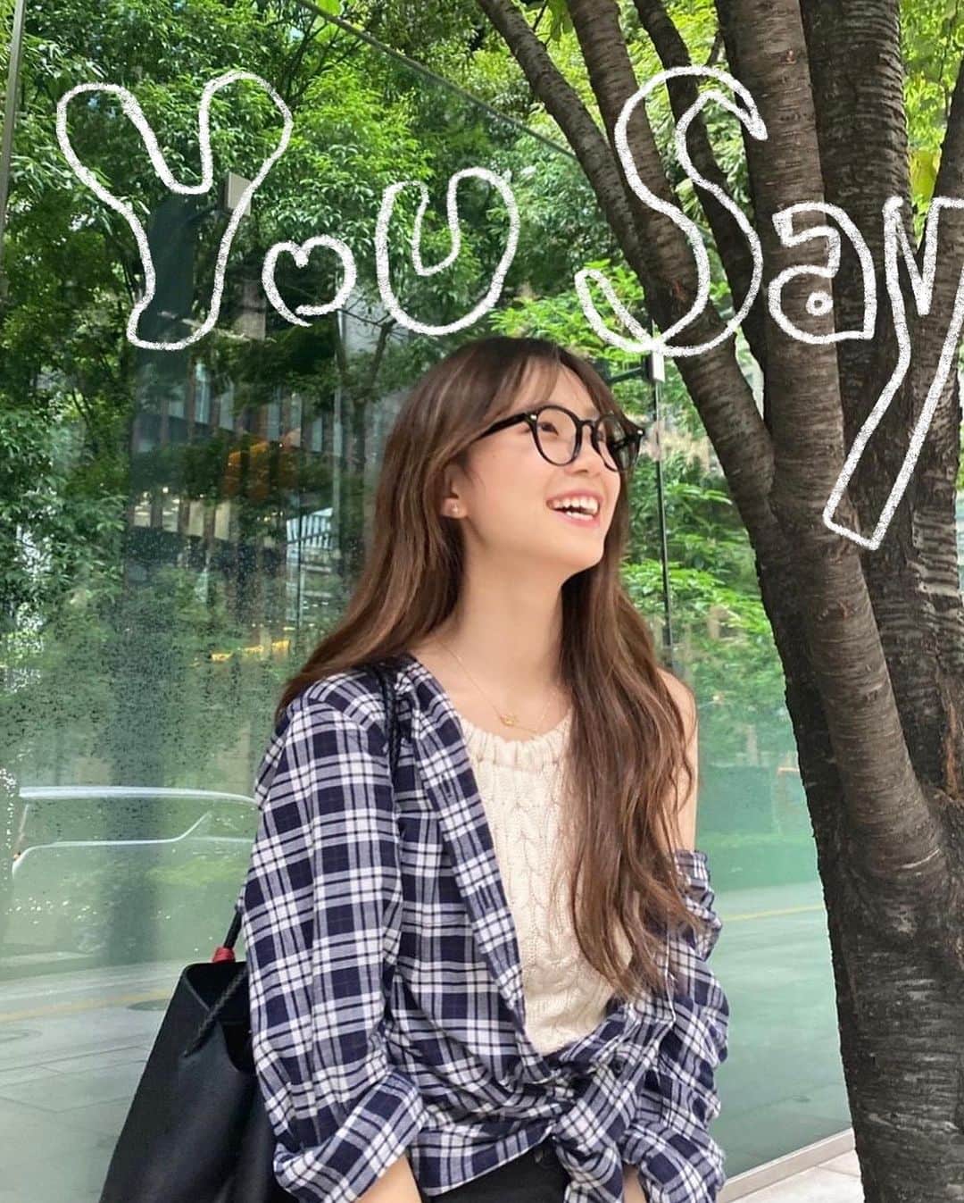 Janeぜうんさんのインスタグラム写真 - (JaneぜうんInstagram)「【Happy 400K🍰】 高３から始めて気づいたらこんな大きなJeddyファミリー になってて自分でも驚いています。  （Q&Aでも言おうと思うけど、これからみんなのこと「サブスクライバーさん」じゃなくてJeddy(ジェディ-)= Jane buddyって呼ぶことにしました!!笑).  力をもらえて与えられる暖かいコミュニティになれているのもみんなのおかげです🌞🌱いつも本当にありがとうございます!!  【song for you, “You say”💌】 てことで、この度、Jane buddyのみんなと私のために（笑) 歌を準備しました。   ん歌?!って感じですが、21の私が今感じてることとか自分の背中を一押しするメッセージを歌で残してみたいなと思い、「You say」という曲を作りました。  厳密に言うと作詞だけです笑。カタチにしてくださった 作曲家/アーティストのテフン先生、本当にありがとうございます!!!   今夏ずっと準備してきたのでぜひ聴いてみてください🎧 (プロフィールにリンク貼っておきます↑)   秋の空と爽やかな風を感じながら、この曲と一緒に元気に一日をStartしてみてください🌬🍂🤍  “You say”」10月11日 21時39分 - jeeunso4you