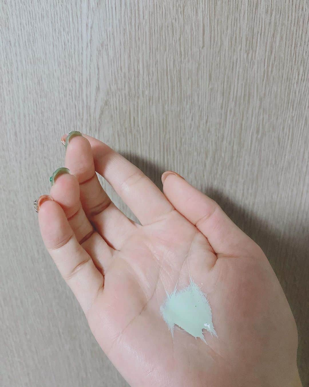 きいたんさんのインスタグラム写真 - (きいたんInstagram)「💄💋 ⁡ ⁡ SNSで良く見かけるし気になってたTIRTIR🌿 塗ってるの忘れるレベルに軽いのに自然にカバーしてくれる😳 下地は何年もPAUL & JOE使ってたけど TIRTIRだと保湿力もあるからこれからの時期にめっちゃ良さそう🤍 #下地 良かったから#クッションファンデ も気になる😳🥚  #tirtir #tirtir_japan」10月11日 21時39分 - k11_tan