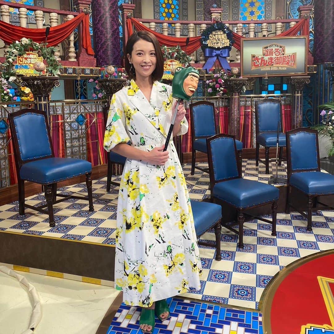 鷲尾春果のインスタグラム：「昨日のさんま御殿をご覧頂いた皆様、ありがとうございました😊 ５年ぶりに、素敵な衣装、ピカピカにメイクをして頂き、刺激的な空間で、非日常を味わうことができました✨ その分、帰宅して、子供達の顔を見た時の安堵感と言ったらありませんでした☺️💕 #衣装 one-piece @obli_official  shoes @staccatojapan_official  accessory @sunny.handmade  #さんま御殿#セントフォース#鷲尾春果#3児のママ」