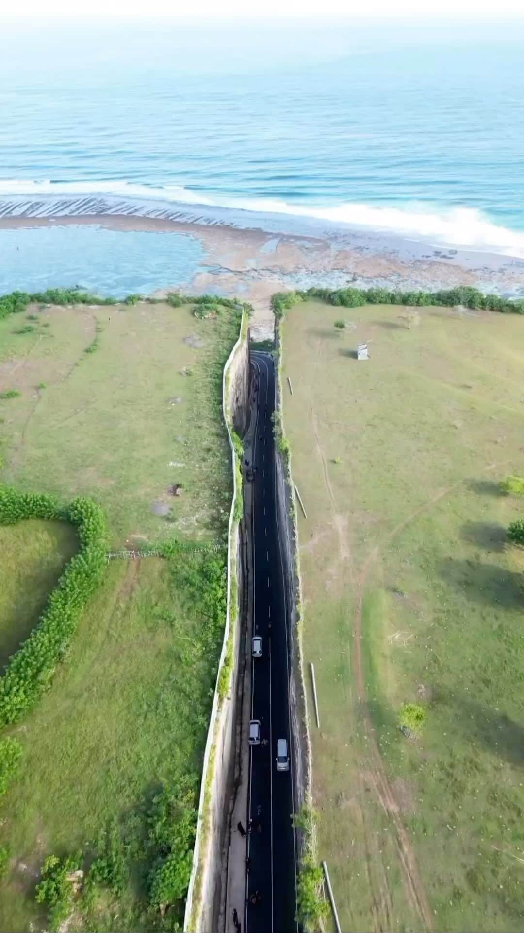 Awesome Wonderful Natureのインスタグラム：「@somethingincredibletookplace captures the Pandawa Beach road viewpoint in Bali, Indonesia. Did you know this existed? ⛰ 🚘  📽 @somethingincredibletookplace 📍 Pandawa Beach, Bali, Indonesia 🇮🇩」