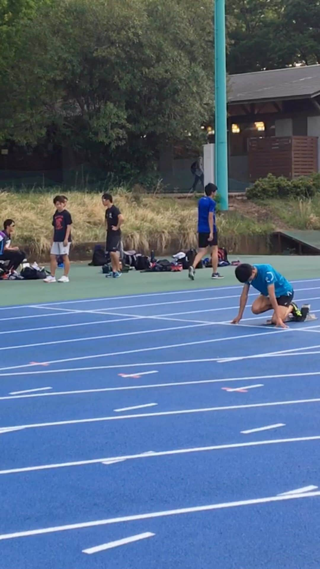 井本佳伸のインスタグラム：「大学１年生の時と現在。  競技人生そう長くはないが、色んなことにチャレンジしていこう🏃‍♂️  #陸上競技 #ダッシュ」