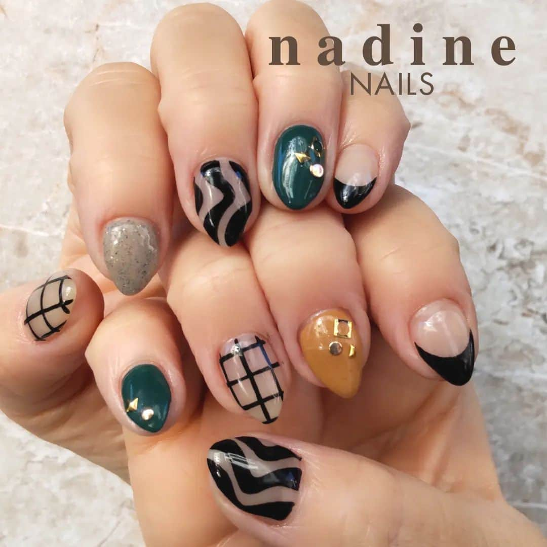 nadineNAILSさんのインスタグラム写真 - (nadineNAILSInstagram)「モノトーンデザイン♡  #nailart #nailstagram #nails #art #instnailstyle # #japanstyle  #originalnails #gold#silver#美甲 #gelnails #gel甲 #ニュアンスネイル#girlsfashion #ミラーネイル  #clearnails #フレンチネイル#リングネイル #ワンホンネイル#pedicure #スキニーフレンチネイル #秋色ネイル#マグネットネイル#グラデーションネイル#韓国ネイル#韓国コスメ#ツイードネイル#クリアネイル#モノトーンネイル  nailsheet @lavankomono」10月11日 21時54分 - nadine_nails_