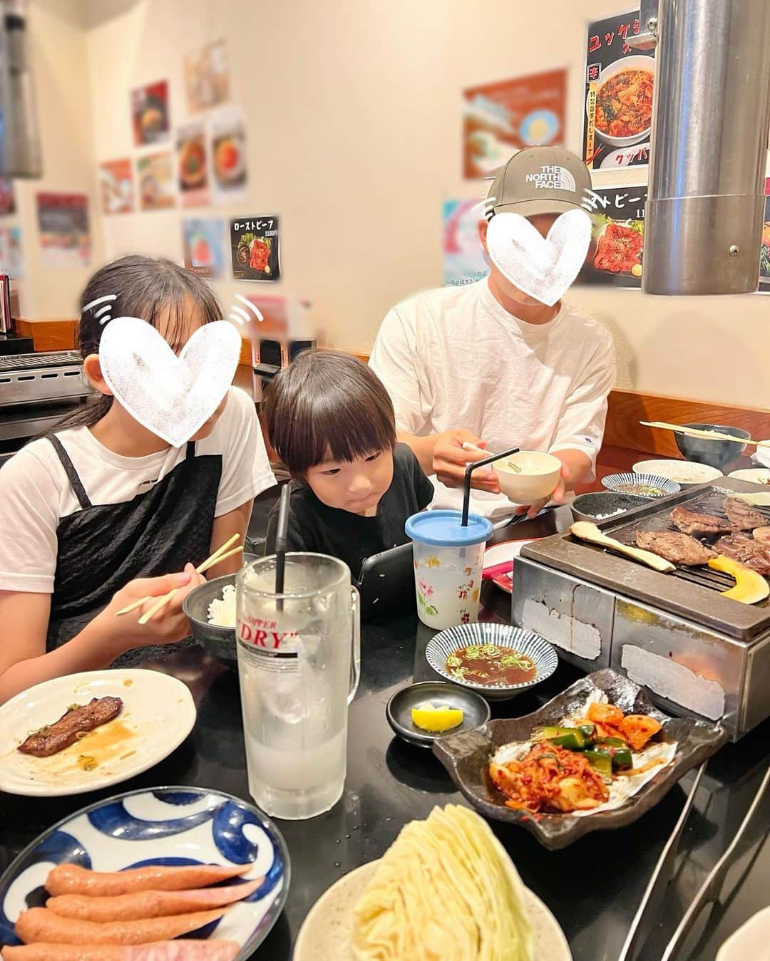 井上麻衣さんのインスタグラム写真 - (井上麻衣Instagram)「家族で久しぶりに焼肉へ🥢  東住吉にある創業70年で精肉店直営の【 焼肉ホルモン 多喜万 】  この辺では有名だそうで口コミでも好評👏  店内も広いので私たちのようなファミリーには有り難い🥺  お肉の盛り合わせはどれも美味しく 精肉店直営だと間違いない❤️  ホルモンも種類が豊富！ これはお酒が進むだろうなぁ😳 👱🏼‍♂️は赤センが美味しい！と全部1人で食べてました笑  今回は頂いてないですが〆の冷麺が絶品だそうです👌  動きたい盛りの次女ですが、 専用の椅子も貸して頂けるのでお陰でゆっくり食べれました👶🏻  ご馳走様でした❤️  ☑︎ 焼肉ホルモン　多喜万 大阪府大阪市東住吉区桑津2-13-12  ☎︎ 050-5597-5545 16:00〜22:30  店舗前にコインパーキングありです🚗  . . . . #mama#family#gourmet#yakiniku #家族#焼肉#ホルモン#焼肉ホルモン多喜万 #美章園#大阪焼肉#寺田町#グルメ#大阪グルメ #家族で焼肉#ファミリー#子供連れ」10月11日 21時54分 - mai_inoue