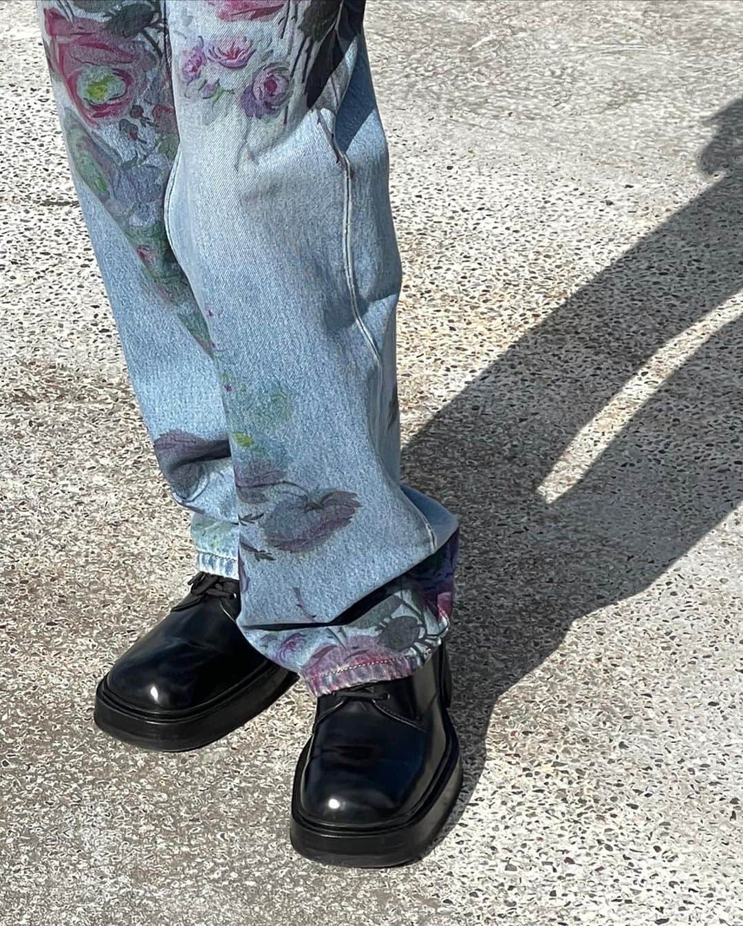 エイティーズのインスタグラム：「The black leather derbys Savoy catching the last rays of sun.」
