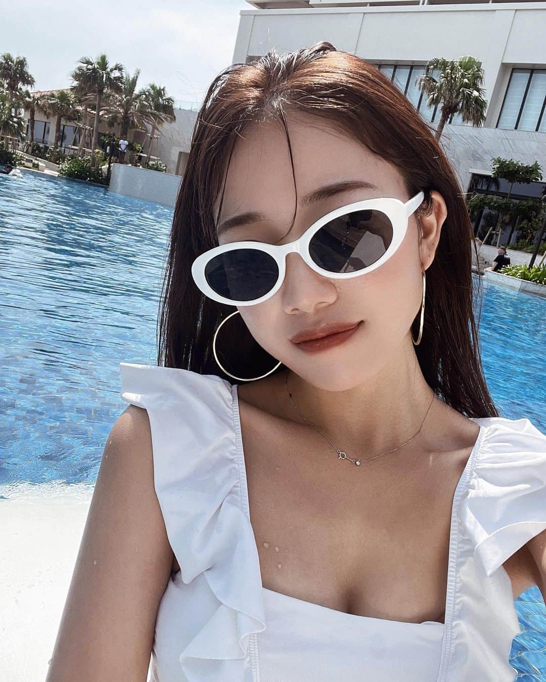 横⼭花奈さんのインスタグラム写真 - (横⼭花奈Instagram)「半日プールにいたからまた焼けた🥵  #沖縄旅行#琉球ホテルandリゾート名城ビーチ#プール#alexiastam」10月11日 21時50分 - hana_yokoyama_