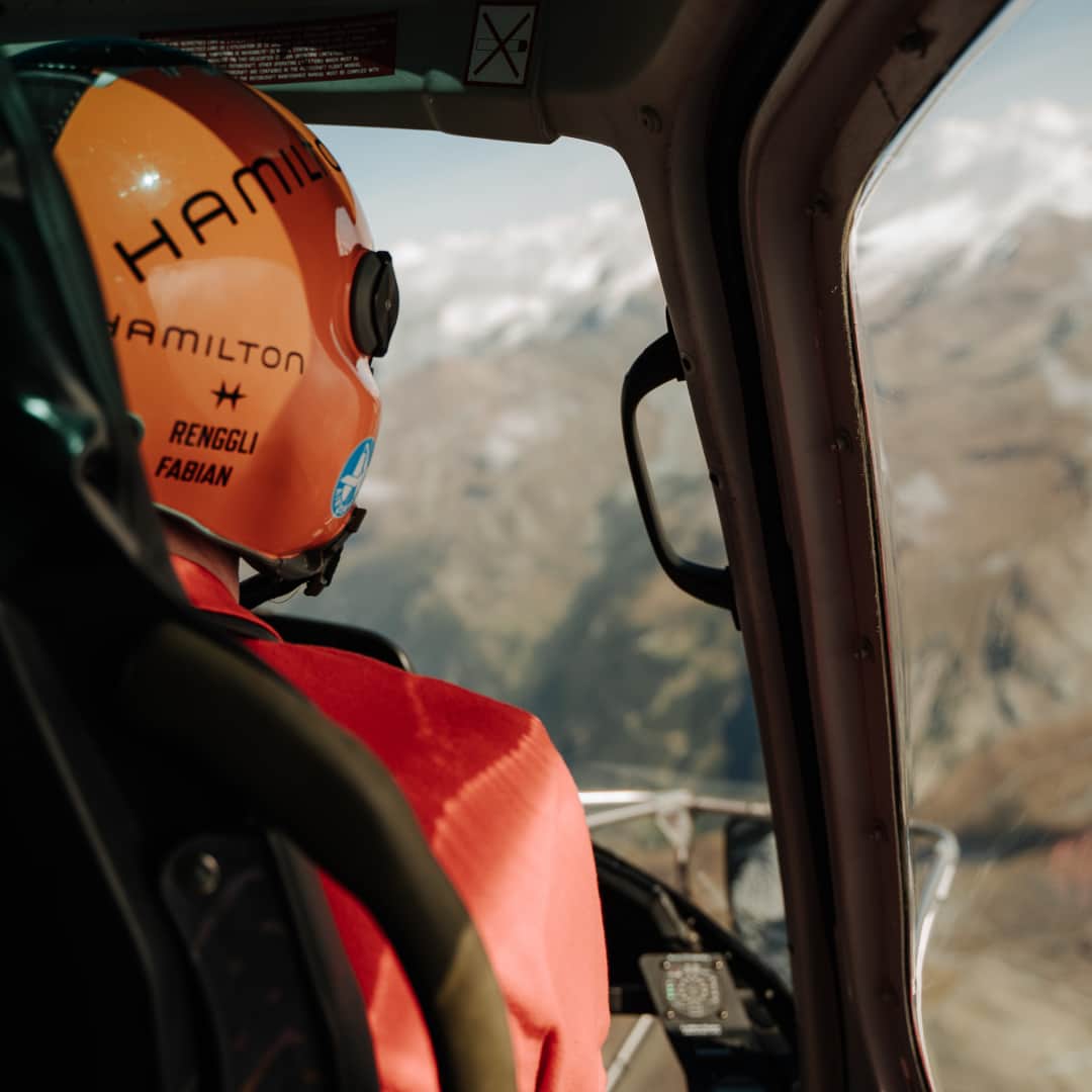 Hamilton Watchさんのインスタグラム写真 - (Hamilton WatchInstagram)「Hamilton flew guests from around the world to Zermatt, where they got to experience life in the wild. Our guests had their spirit of adventure truly tested, as they flew over the Swiss mountains via helicopter before traversing a series of challenging hikes in the beautiful countryside.  #hamiltonwatch #stepoutside #expedition #adventureawaits」10月11日 22時00分 - hamiltonwatch