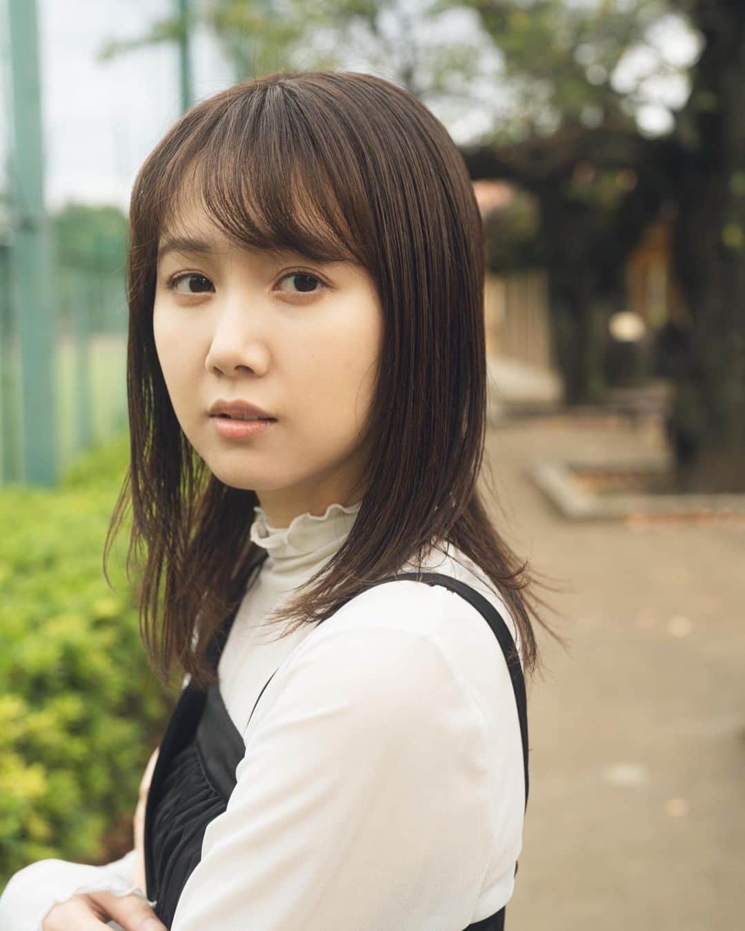 永島聖羅のインスタグラム：「🍂  この季節の寒さはなんだか 切なさを毎年感じます。  美味しいもの食べたいねえ  そして、散歩が楽しい季節🌱  #マネージャーカメラ」
