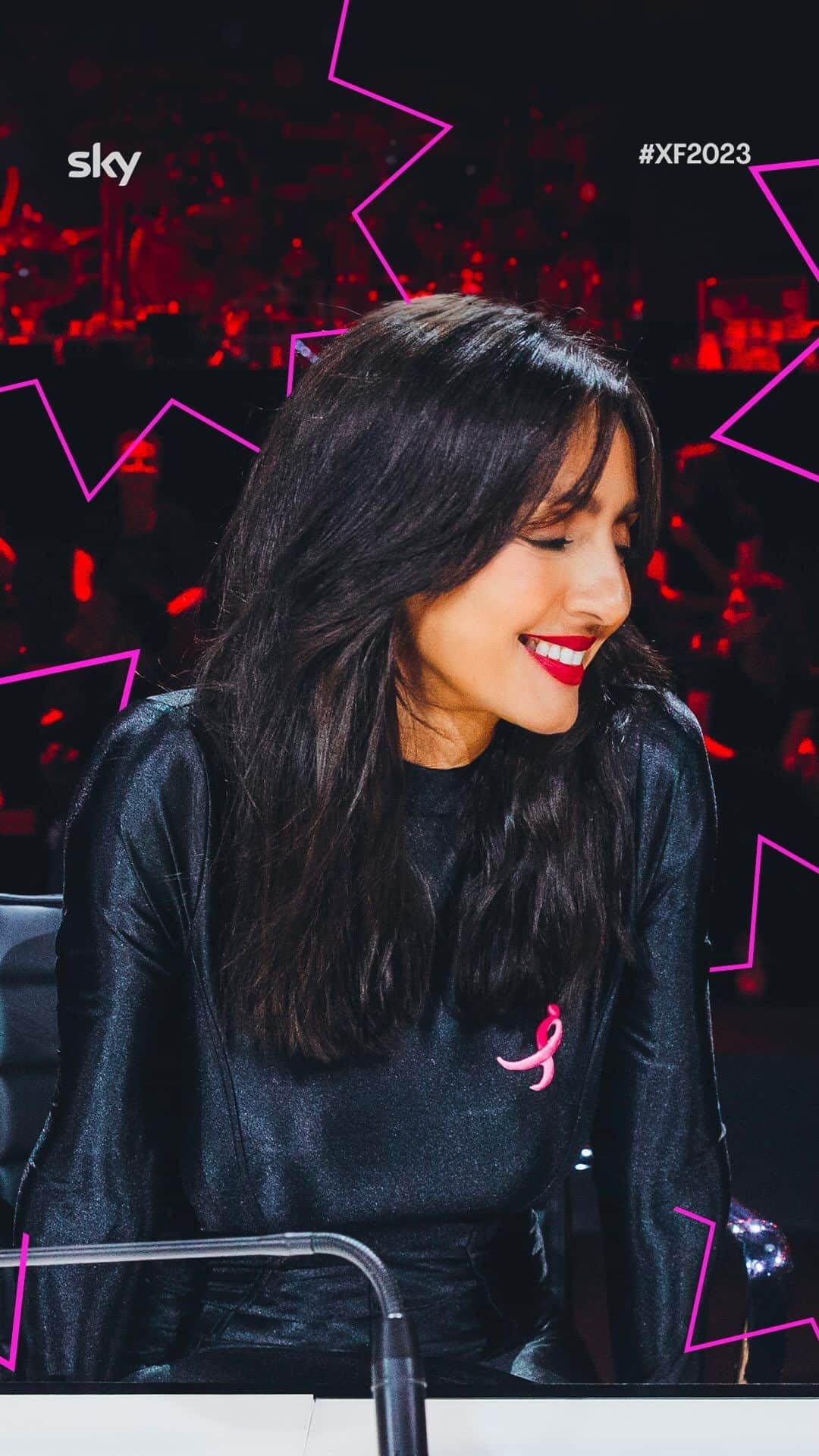 Ambra Angioliniのインスタグラム：「@ambraofficial ci ricorda che la prevenzione può salvare la vita: anche quest’anno nel #MesedellaPrevenzione X Factor Italia è al fianco di @komenitalia in prima linea alla lotta al tumore al seno indossando il #RibbonRosa. Scoprite come diventare Ambasciatori della #Prevenzione su prevenzione.komen.it」