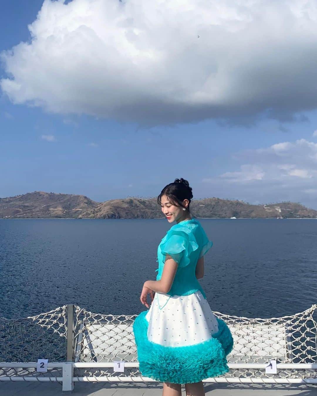 シャニ・インディラ・ナティオのインスタグラム：「Graduation Single “Sayonara Crawl” out now!🩵」