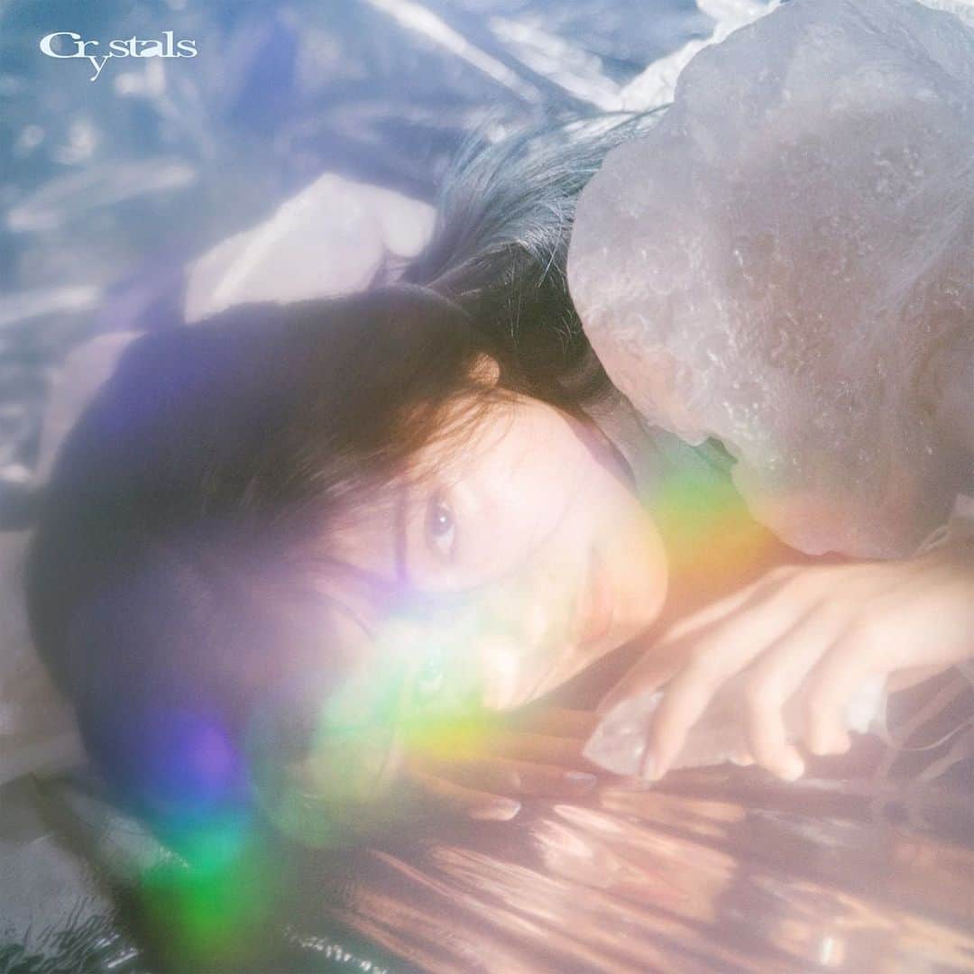 由薫（YU-KA）のインスタグラム：「新曲「Crystals」のリリースが10月30日(月)に決定しました💎  ドラマ『たとえあなたを忘れても』(@anawasu_abc )の主題歌となっているこの曲、とてもこだわった一曲なのでぜひ楽しみにしていてほしいです！  New Song “Crystals” will be released on the 30th… please stay tuned✨  #たとえあなたを忘れても #crystals #由薫」