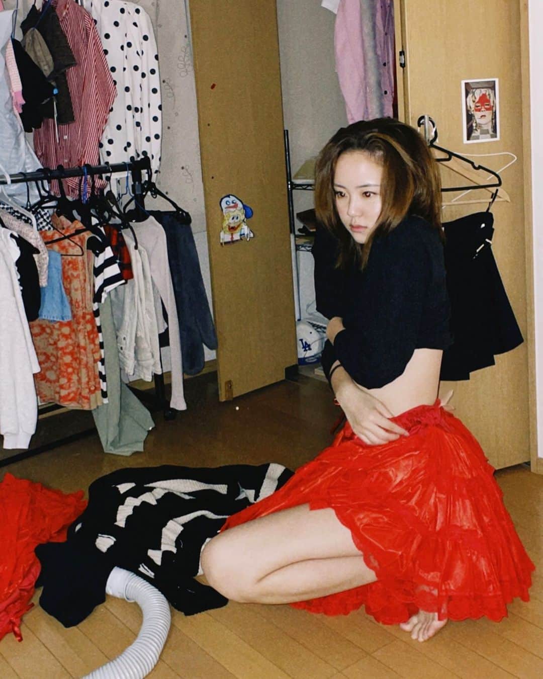 SAKATAMARINのインスタグラム：「そういえば私、秋服ないんだった…」