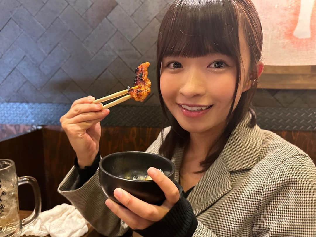 百川晴香さんのインスタグラム写真 - (百川晴香Instagram)「炭火焼きホルモンぐう新宿店さんに行ってきました🤭✨  三枚目の写真やばくない！？ 入荷したばかりのホルモン見せてもらっちゃった👀✨  ホルモン好きの人絶対行った方がいいよ！やばいよ！！！  し、私はここに行ってからさらにホルモンが好きになった✨  良い日に行けばなかなかレアなホルモンが沢山あるの💕 アブシンめっちゃ美味しかった🤭  ここでしか食べれないホルモン沢山あるから絶対行って欲しい！  お酒も最高なの！！！ メガハイボールめっちゃメガだし美味しすぎた😎💕  私もまたぐう行きたい🤩  #PR #炭火焼ホルモンぐう新宿 #新宿焼肉 #新宿ホルモン #新宿ディナー #新宿グルメ」10月11日 22時13分 - momokawaharuka