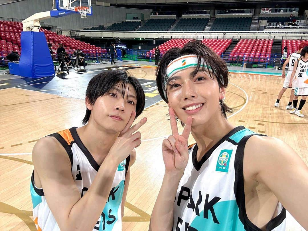 中本大賀さんのインスタグラム写真 - (中本大賀Instagram)「『ACTORS⭐︎LEAGUE In Basketball 』 本当にありがとうございました。  悔しくて悔しくてたまらないけど、 DREAM CATERPILLARS 本当におめでとうございます。  大人になってこんなガチになることあるんだなぁって。 とっても素敵な経験をさせていただきました。 出させてくれた来夢くんにも本当に感謝だ。  でも、 この悔しさをバネに  来年はSPARK SEEDSとして  必ず勝ちます。  いっぱい練習します。  あるかわからないけど、 来年もあると信じて、 楽しみにしていてください。」10月11日 22時22分 - tiger_gaooo_0217