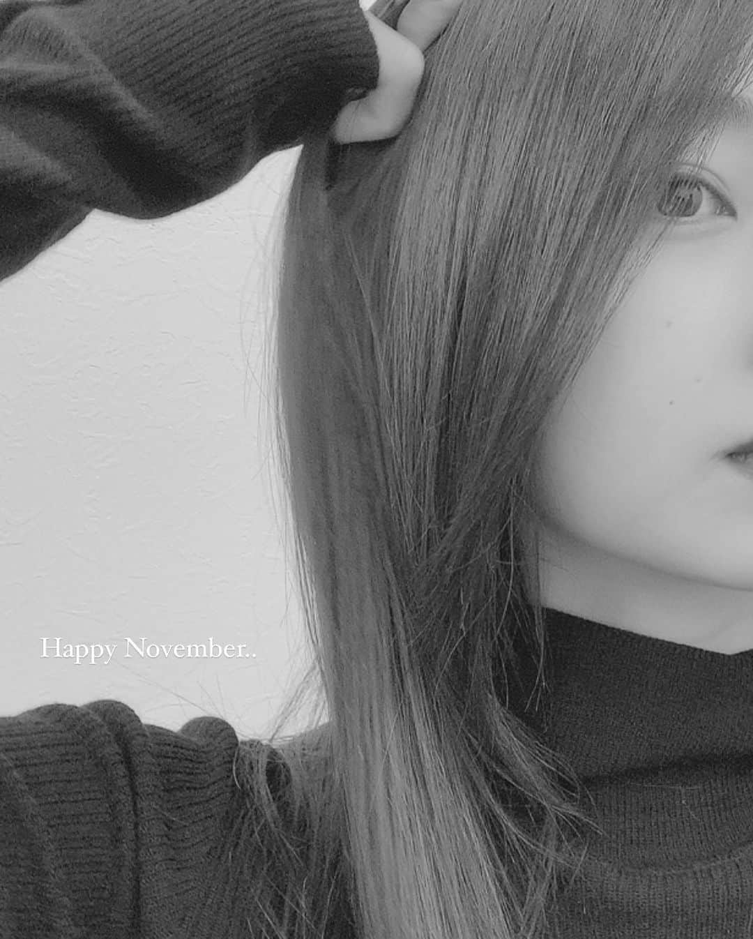 𝐊𝐚𝐤𝐢𝐠𝐢𝐅𝐮𝐤𝐚さんのインスタグラム写真 - (𝐊𝐚𝐤𝐢𝐠𝐢𝐅𝐮𝐤𝐚Instagram)「⠀ ⠀ 自分は十一月に楽しみと幸せとそのほかのウキウキを呼び寄せる天才やと思ってる。 ⠀ 毎年この季節になったら思う そして今年もそうであれ。 ⠀ 地に足つけてウキウキするぞ！🐒🦶🏻🩷」10月11日 22時24分 - kakigifuka