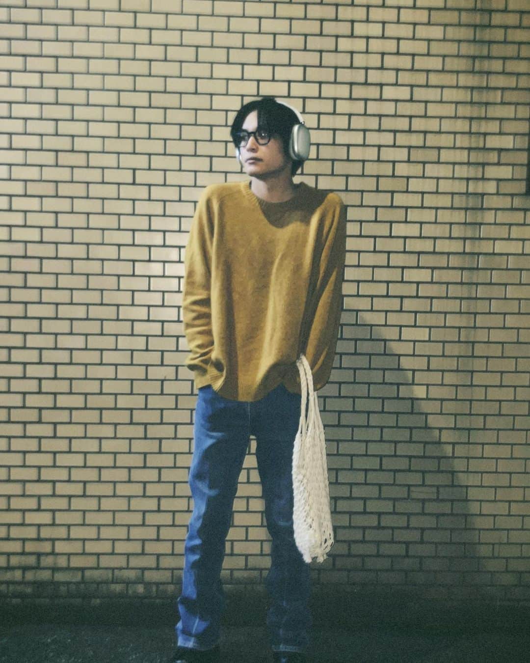 のインスタグラム：「秋ってこんな寒かったっけ？🍂 超久しぶりのメガネ姿です♨️」
