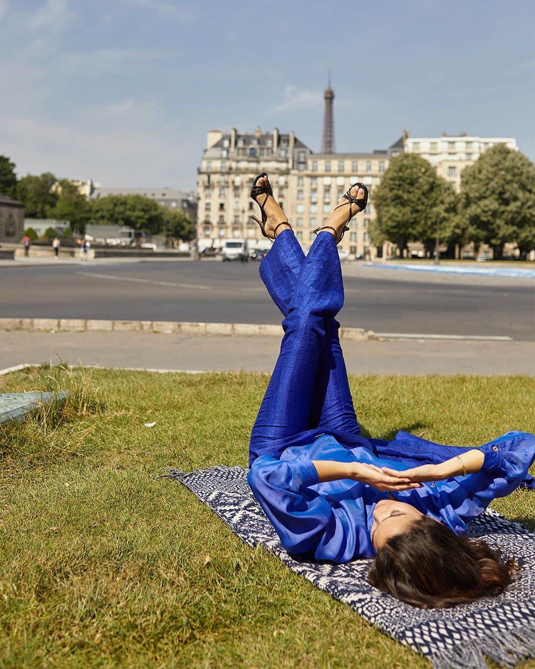 フォルテフォルテのインスタグラム：「a feminine muse in paris wearing forte_forte; the new suit in jacquard crépon vibrates in deep electric blue tones, revealing a contemporary and chic elegance. photo by @leila.cetta. #forte_forte #aw23 #pfw #musa #autunno #gracefulness #dreams #nymph #contemporary #handmade #freedom #energy #nature #poetic #feminine #fluid #passion #madeinitaly」