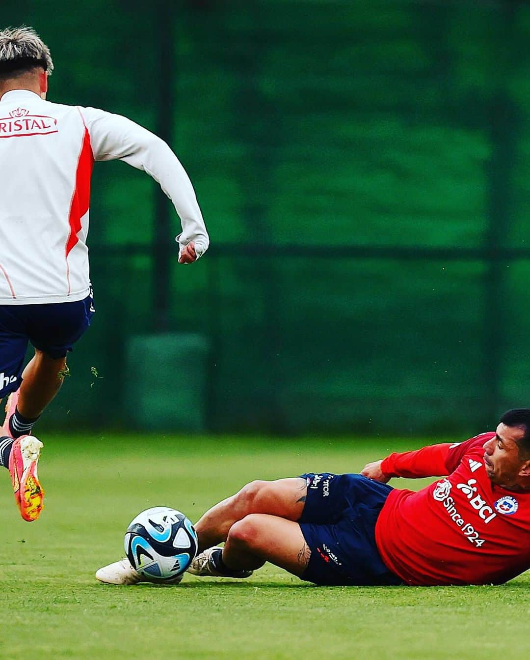 ガリー・メデルさんのインスタグラム写真 - (ガリー・メデルInstagram)「💪🏼❤️🇨🇱⚽️🙏🏼」10月11日 22時30分 - gary_medel17