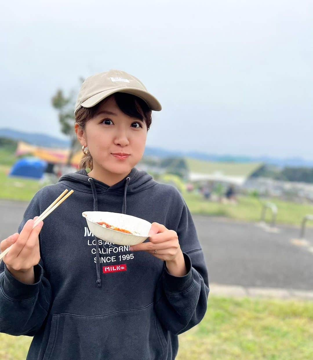 徳永千奈美さんのインスタグラム写真 - (徳永千奈美Instagram)「息子の成長と共にイヤイヤが増えてきた…  お散歩の手繋ぎもイヤ オムツ変えるのもイヤ 着替えもイヤ お風呂もイヤ 歯磨きもイヤ  イヤイヤマンです👶🏽😂  自分に余裕がある時は、成長のためにイヤイヤマン発揮しろ〜なんて心の中で思うのですが、今日はそんな余裕なく… 妹とママの力かり、朝からお家の洗濯、掃除機、モップがけなどをやりお昼も夜もママがご飯を作ってくれました🫶  息子が寝てから、息子の大好きな切干大根を作り置き! そして今ダラダラとしてます。  いや〜 今日は頑張った!!  洗濯3回も回した自分エライ✨ （基本洗濯は毎日1回はします）  みなさまも1日お疲れ様でした。 夜勤のみなさま、無理しすぎず!!  #1歳半 #赤ちゃんのいる生活  #赤ちゃんのいる暮らし  #母ちゃん #おつかれモード」10月11日 22時30分 - chinami.tokunaga