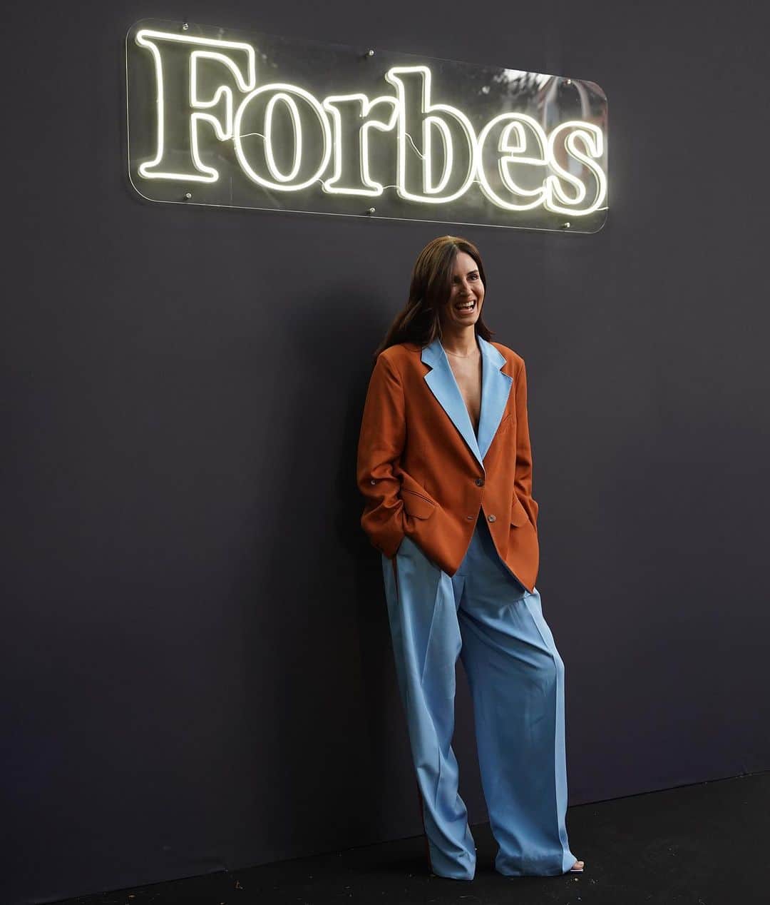 のインスタグラム：「Best Fashion Content Creator 2023 🫶 Gracias @forbes_es  por este reconocimiento a toda una trayectoria que a día de hoy me sigue emocionando como  el primer día. Esto no sería posible sin todas las personas que siguen apoyándome y a los que seguís confiando en mi visión en esta industria que me vio crecer.  La noche de ayer fue única, aquí os dejo un breve resumen de una noche llena de 🖤 #forbesbcc23」