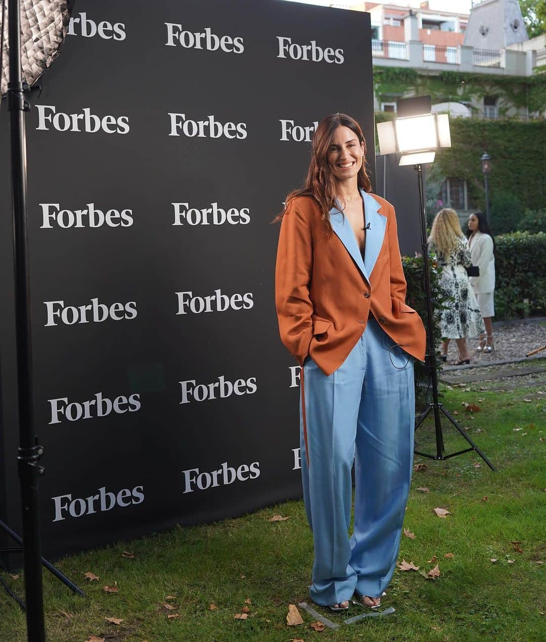 ガラ・ゴンザレスさんのインスタグラム写真 - (ガラ・ゴンザレスInstagram)「Best Fashion Content Creator 2023 🫶 Gracias @forbes_es  por este reconocimiento a toda una trayectoria que a día de hoy me sigue emocionando como  el primer día. Esto no sería posible sin todas las personas que siguen apoyándome y a los que seguís confiando en mi visión en esta industria que me vio crecer.  La noche de ayer fue única, aquí os dejo un breve resumen de una noche llena de 🖤 #forbesbcc23」10月11日 22時31分 - galagonzalez