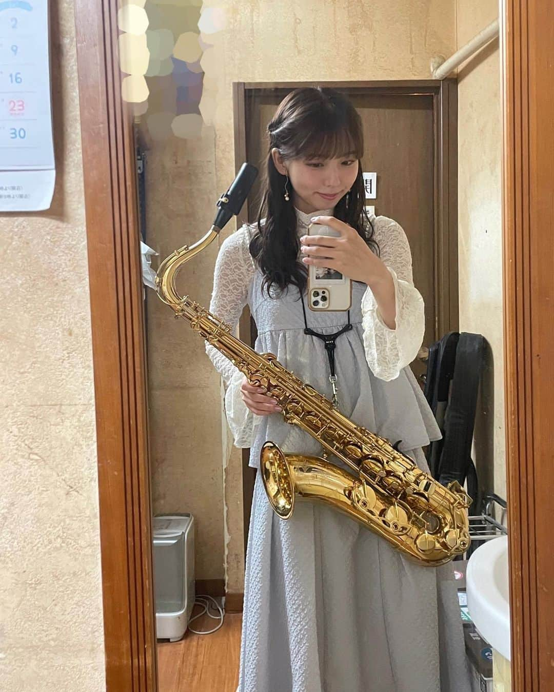 篠原望さんのインスタグラム写真 - (篠原望Instagram)「. 🎷🎶 . . 少し前に出演させていただいた WithLife vol.8の時の✨ . バンドの中で一緒に吹かせていただけるの とっても贅沢で嬉しかった🥹♡ . . 14日(土)までアーカイブも見られるので ぜひチェックしてね🥰 https://twitcasting.tv/c:wb_haishin/shopcart/251083 . . #テナーサックス #サックス #tenorsax #tenorsaxophone #saxophone #saxplayer #ハーフツイン #くるりんぱアレンジ #ヘアアレンジ #簡単ヘアアレンジ #instagood #japanesegirl #篠原望」10月11日 22時32分 - nozomi_920