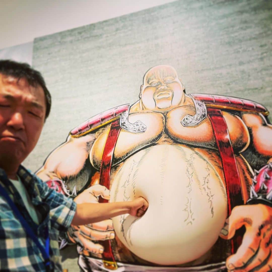 木村ひさしのインスタグラム：「嘘じゃないから⑤ 「きさまの拳も 経絡秘孔にとどくまでに すべて肉厚に 吸収されてしまうというわけだ」 #北斗の拳40周年大原画展」