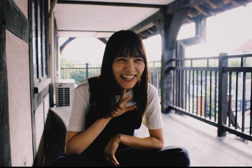 松永有紗のインスタグラム：「マネージャーです🦭  4枚ど〜んっっと✨ 自然体な#松永 さん  #サロペット  #photo  #happy #photography」