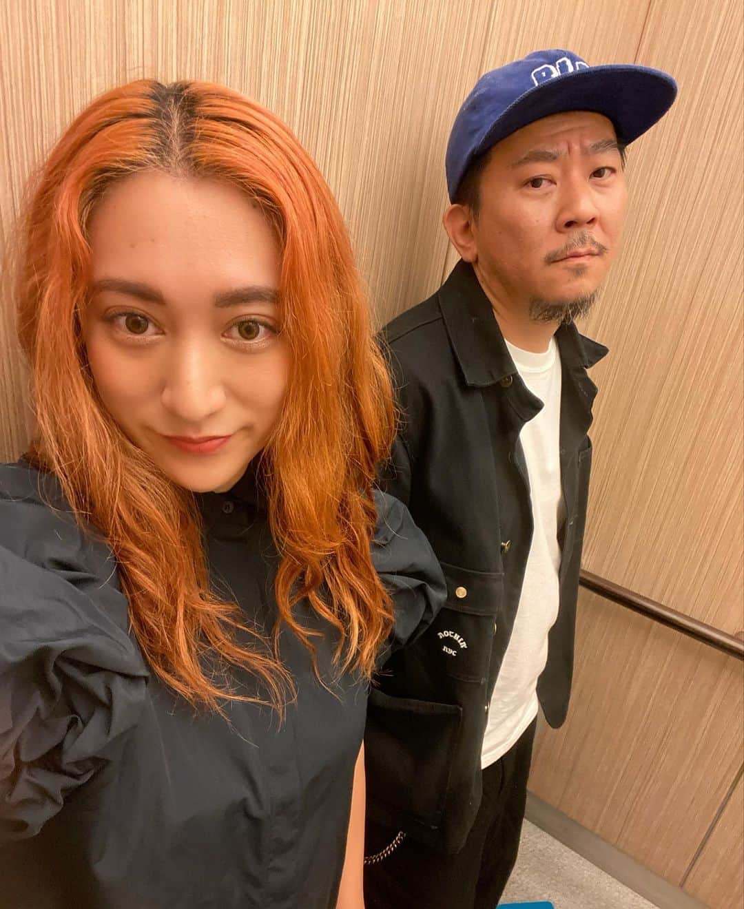 Saki さんのインスタグラム写真 - (Saki Instagram)「結婚記念日💍💒💐7年目👩🏻‍🦰👨🏻‍🎨  そして、お誕生日でした🎂 34歳なりました(小声) 平成元年生まれ🖐️  食いしん坊夫婦ですが… 人生で1番腹ぱんちくりんぐらい食べたな。。コース多っ😳  でも久々すぎる #ウルフギャング 嬉しかった🥩美味しかった🦐🦞🦀  いつもお仕事頑張ってくれて、 子ども達の良いパパで 美味しいもん食べさせてくれて、好きに飲みに行かせてもろて🍺本間に感謝🙏  family No.1👨‍👩‍👦‍👦　ワンチーム☝🏼  これからもよろしく♥️  @buggylab」10月11日 22時41分 - saki1011