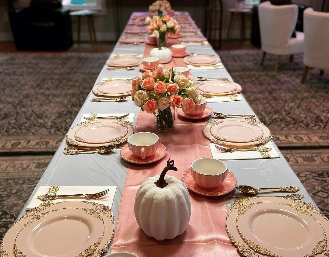 ローラ・オスさんのインスタグラム写真 - (ローラ・オスInstagram)「Once upon a time, fairy godmother @lauraosnes hosted a royal tea party for the ladies of @backlightproductions’ cast of Cinderella. We dressed up, rolled out the red carpet, made charm bracelets, received makeovers & tiaras from @1011makeupandhair, enjoyed treats from @triplecrownbakery, sang karaoke, and most importantly got to talk about courage & kindness and what it truly means to be a princess. Hope these women are able to bring that royal feeling onto the @tennesseepac stage with them next weekend! ✨✨   Thanks to our incredible 🎥 team who came to help us set up and capture the day, including @nathanjohnsonny, @julie.eicher, @matt_koppin, @calebbaldree, @kylenegrete, @thestephdimaggio, @melshire, and @jordannewell33.   #impossiblethingsarehappeningeveryday #cinderella #teaparty #princessparty #royalty #pink #treats #girltalk #princess #musicaltheatre #IDD #disability #courage #kindness」10月11日 22時42分 - lauraosnes