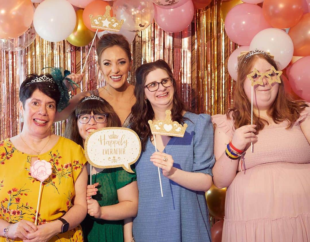 ローラ・オスさんのインスタグラム写真 - (ローラ・オスInstagram)「Once upon a time, fairy godmother @lauraosnes hosted a royal tea party for the ladies of @backlightproductions’ cast of Cinderella. We dressed up, rolled out the red carpet, made charm bracelets, received makeovers & tiaras from @1011makeupandhair, enjoyed treats from @triplecrownbakery, sang karaoke, and most importantly got to talk about courage & kindness and what it truly means to be a princess. Hope these women are able to bring that royal feeling onto the @tennesseepac stage with them next weekend! ✨✨   Thanks to our incredible 🎥 team who came to help us set up and capture the day, including @nathanjohnsonny, @julie.eicher, @matt_koppin, @calebbaldree, @kylenegrete, @thestephdimaggio, @melshire, and @jordannewell33.   #impossiblethingsarehappeningeveryday #cinderella #teaparty #princessparty #royalty #pink #treats #girltalk #princess #musicaltheatre #IDD #disability #courage #kindness」10月11日 22時42分 - lauraosnes