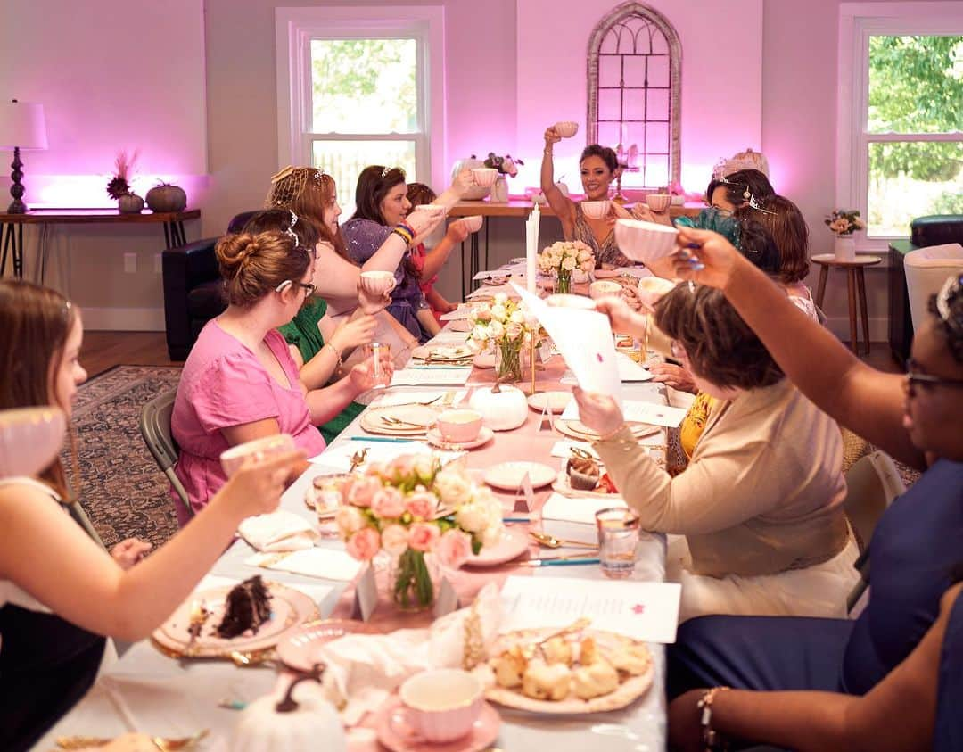 ローラ・オスさんのインスタグラム写真 - (ローラ・オスInstagram)「Once upon a time, fairy godmother @lauraosnes hosted a royal tea party for the ladies of @backlightproductions’ cast of Cinderella. We dressed up, rolled out the red carpet, made charm bracelets, received makeovers & tiaras from @1011makeupandhair, enjoyed treats from @triplecrownbakery, sang karaoke, and most importantly got to talk about courage & kindness and what it truly means to be a princess. Hope these women are able to bring that royal feeling onto the @tennesseepac stage with them next weekend! ✨✨   Thanks to our incredible 🎥 team who came to help us set up and capture the day, including @nathanjohnsonny, @julie.eicher, @matt_koppin, @calebbaldree, @kylenegrete, @thestephdimaggio, @melshire, and @jordannewell33.   #impossiblethingsarehappeningeveryday #cinderella #teaparty #princessparty #royalty #pink #treats #girltalk #princess #musicaltheatre #IDD #disability #courage #kindness」10月11日 22時42分 - lauraosnes