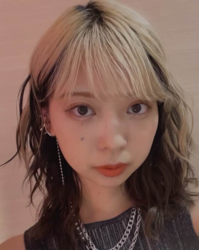 竹内アンナのインスタグラム：「さいきん ㅤㅤㅤㅤㅤㅤㅤㅤㅤㅤㅤㅤㅤ 1. ノースリーブもそろそろ見納め 2.ブレブレの花束 3. HFMF 4. ウィーンで買ったお紅茶 (そういえば旅の記録全部書き終わってなかった) 5. バービー皮肉たっぷりでとっても面白かった 6. 長谷川あかりさんレシピのキーマカレーだ」