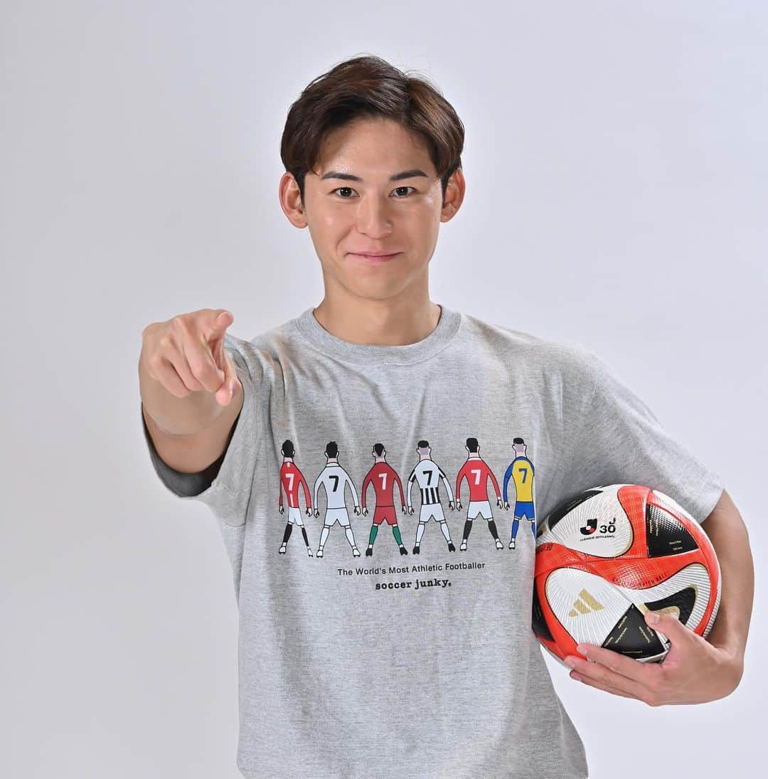 齋藤慎太郎のインスタグラム：「. 『KICK OFF!J』いよいよ今週からです⚽️ 発表ありましたが、進行を務めます👍  毎週日曜深夜0:58〜です！ よろしくお願い致します👊  #kickoffj  #キックオフ #soccerjunky」